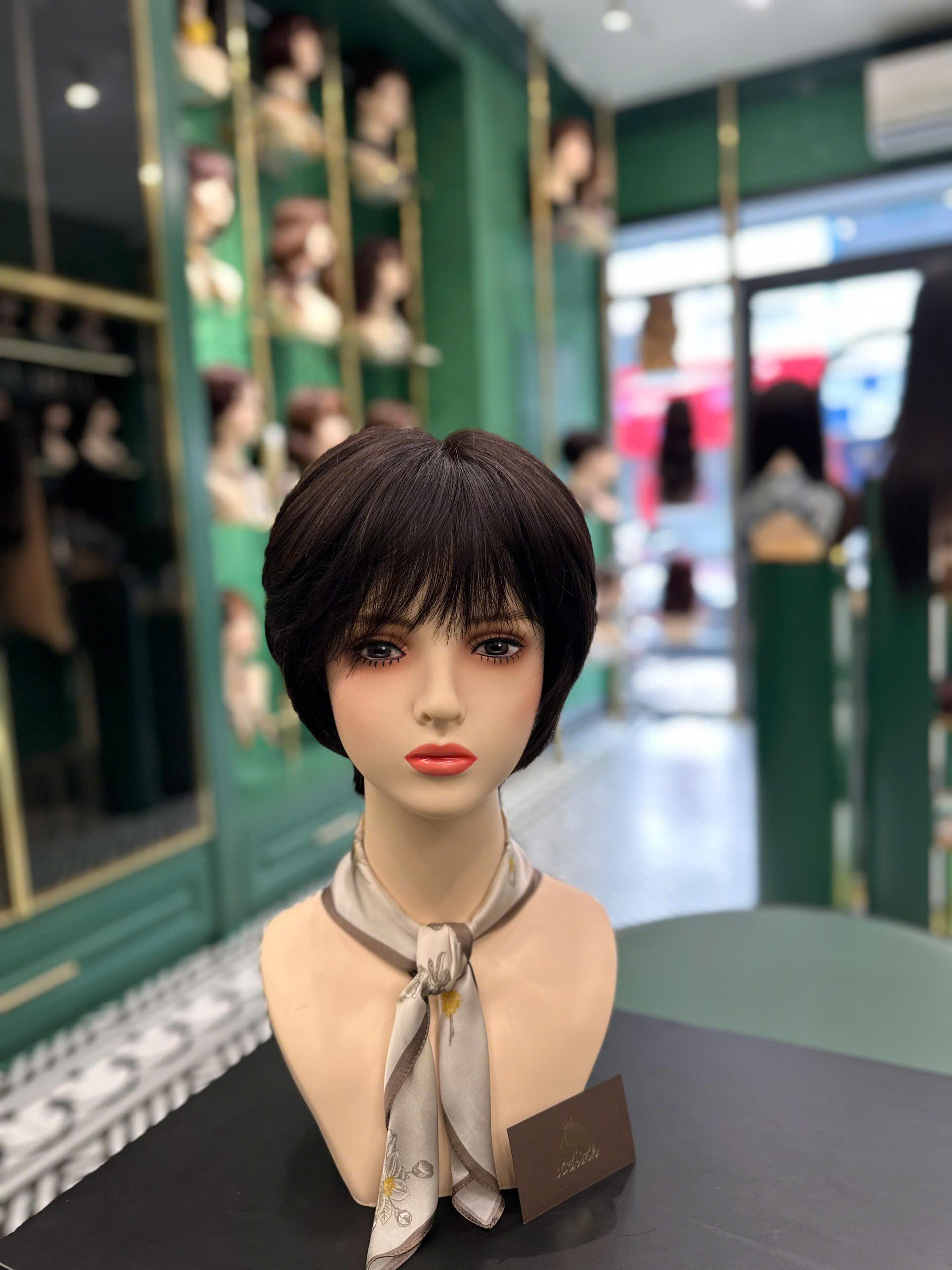 TÓC NGẮN BOB KIỂU TÓC TRẺ TRUNG NHƯ "CHỊ BỜ VAI"